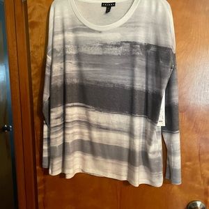 NWT BEAUTIFUL TRIBAL TOP MEDIUM